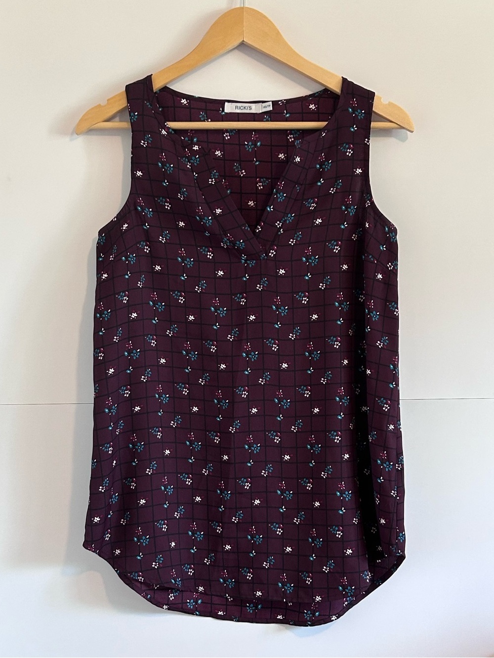Ricki’s Sleeveless V-Neck Floral Grid Blouse Burgundy Women’s Small